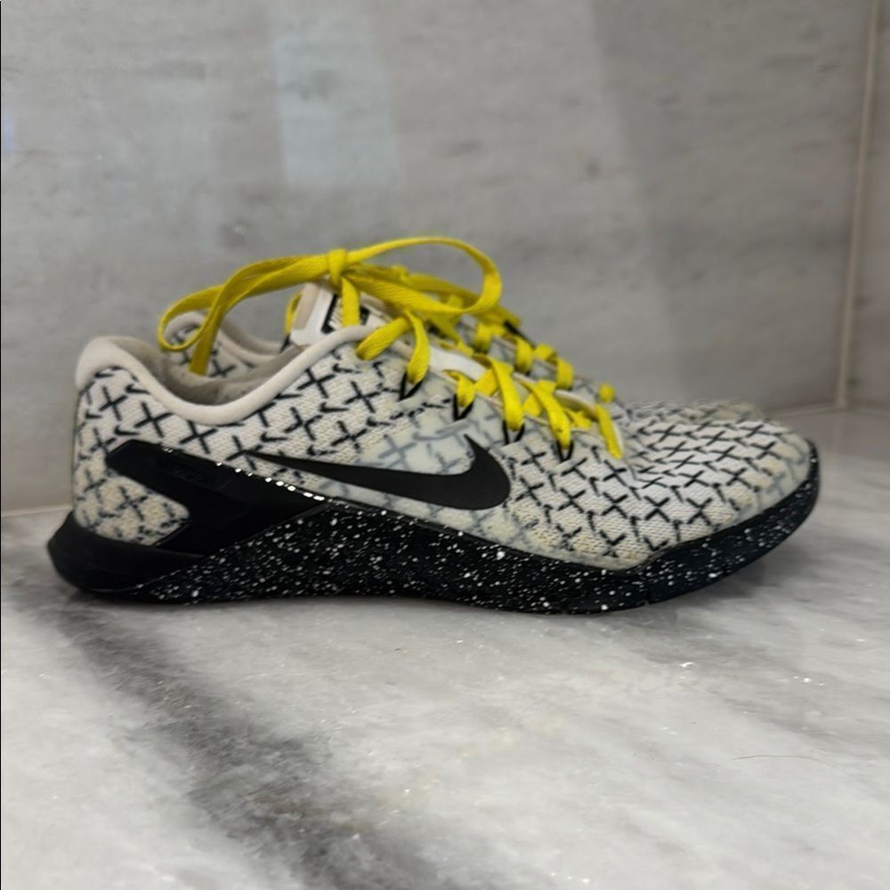 NIKE Metcon 4 ' White Dynamic Yellow ' SKU AO2806 107 white with black Xs size 8 - Picture 3 of 12
